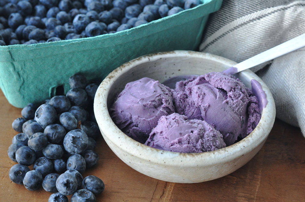 Blueberry cobbler ice cream